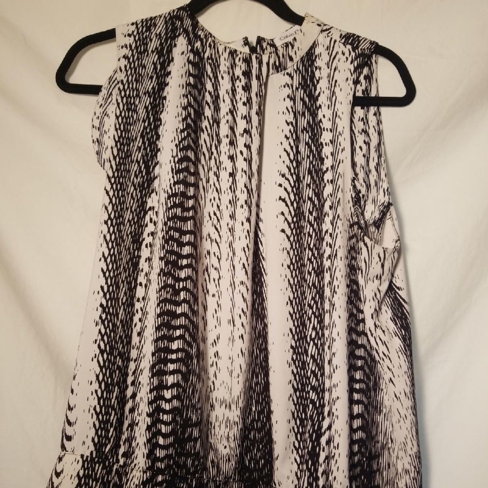 Sleeveless dress shirt